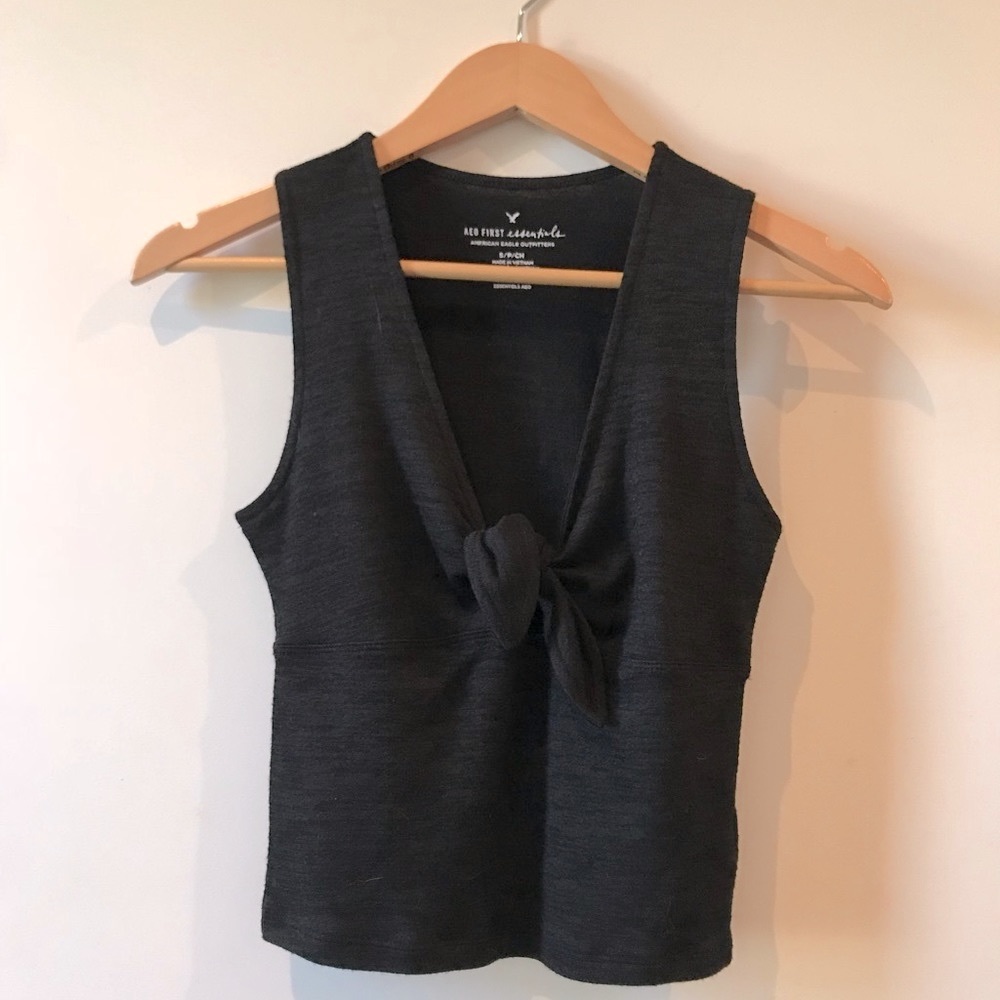 American Eagle low-cut black tank